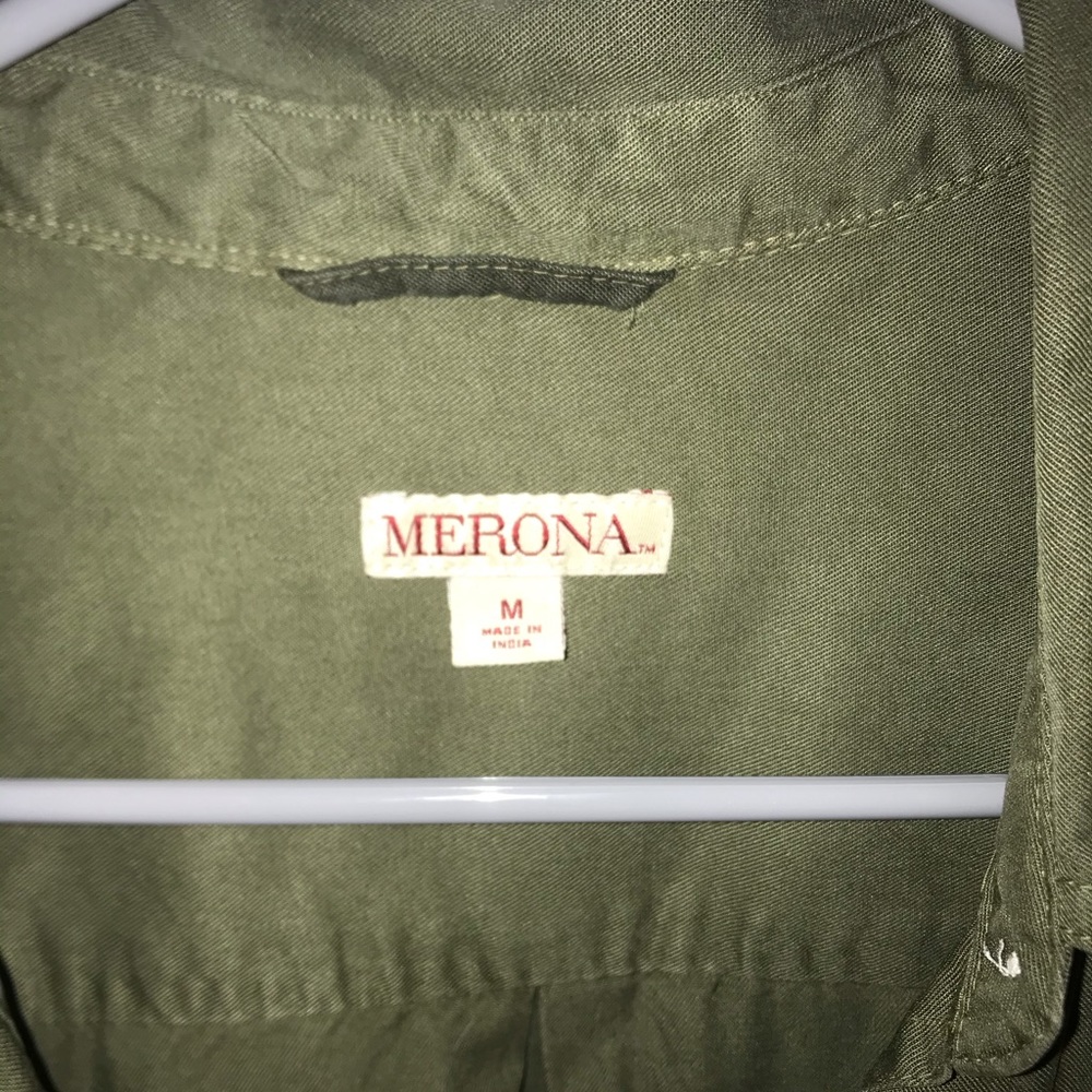 Button up - Picture 3 of 3